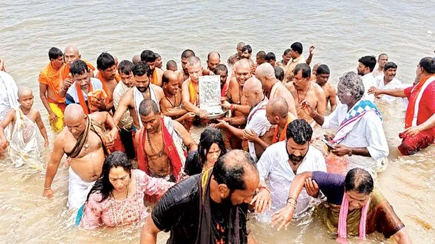 ఈరన్న స్వామికి చక్రస్నానం