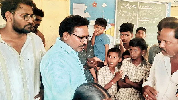 లైంగిక వేధింపులకు పాల్పడిన హెచ్‌ఎం