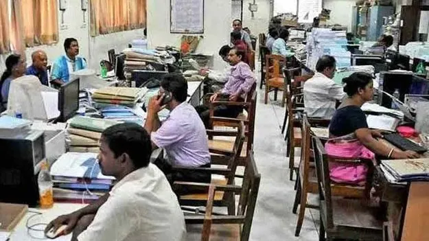 క్రమబద్ధీకరణ చట్టంలోకి సెకండరీ హెల్త్‌ కాంట్రాక్టు ఉద్యోగులు