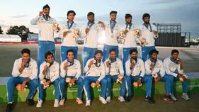 పాక్‌ను కొట్టేసి.. పసిడి పట్టేసి..