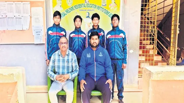 రాష్ట్రస్థాయి వెయిట్‌లిఫ్టింగ్‌ పోటీలకు నలుగురి ఎంపిక
