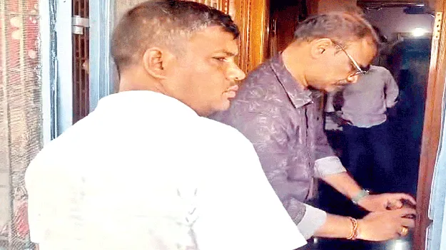తాళాలు వేసిన ఇళ్లే టార్గెట్‌ 
