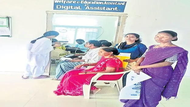 సచివాలయాల్లో సందడి