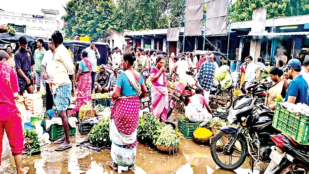 పంట రైతుది.. లాభం దళారులది