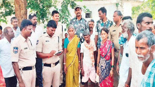 మేకలు మేపేందుకు అడవిలోకి వెళ్లి.. 