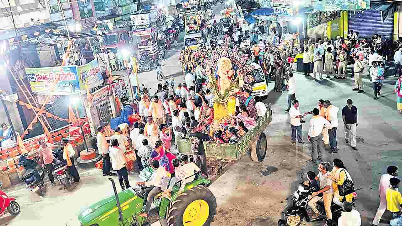 గంగమ్మ ఒడికి గణపయ్య
