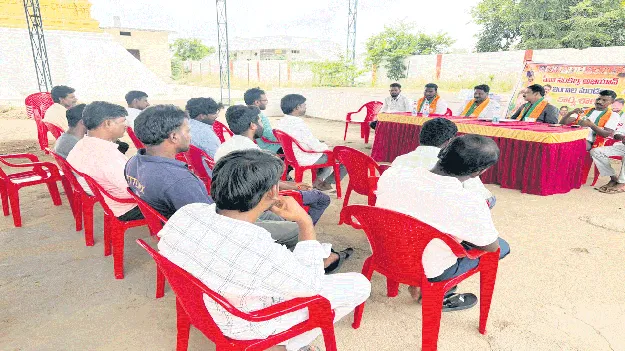 ప్రధాని పరిపాలనను ప్రజలకు తెలియజేయాలి