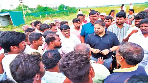 రైతుల సమస్యలకు వెంటనే పరిష్కారం చూపాలి