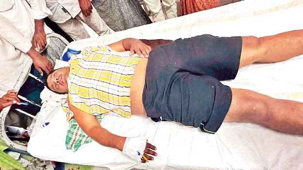 న్యాయం కోసం వెళితే.. పోలీసుల దాడి 