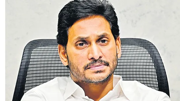 అన్నీ తెలిసీ అబద్ధాలు!