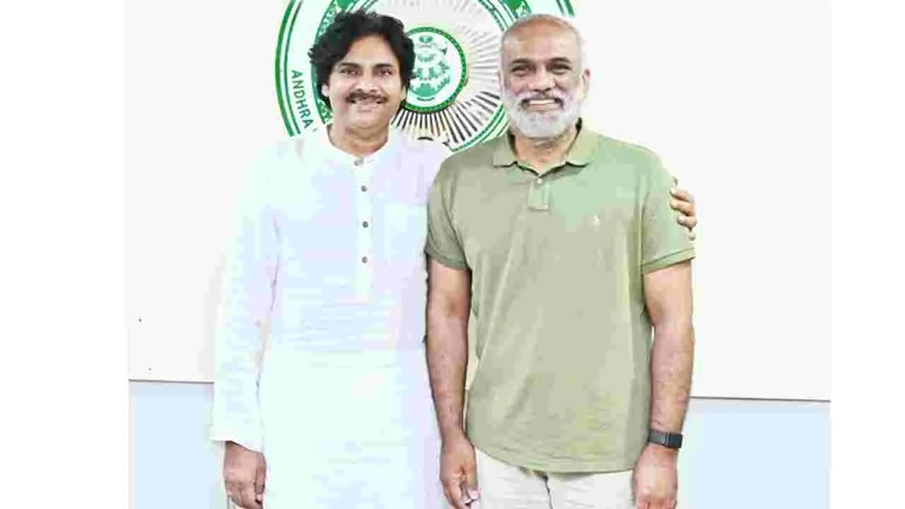 జనసేనానితో వంగవీటి రాధా ఆత్మీయ భేటీ