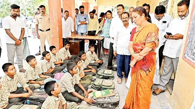 విద్యార్థులు ఇష్టంగా చదవాలి