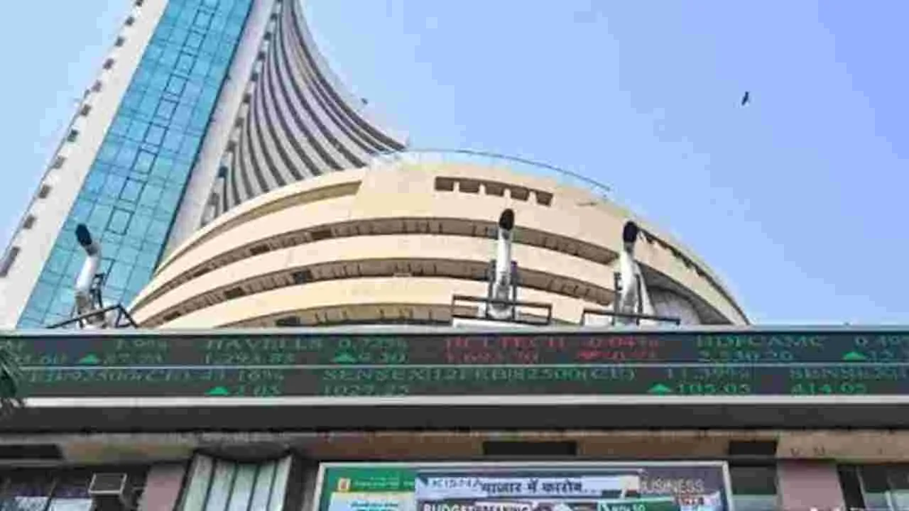 మళ్లీ లాభాల్లోకి సూచీలు