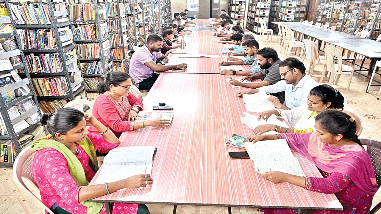 Where are the library employees ఉద్యోగాలకు పోటీ పడే చోట ఉద్యోగులేరీ?
