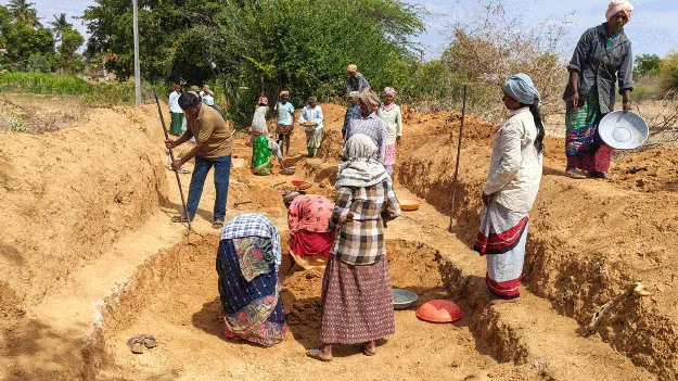  కూలీలకు  వీబీ జీరామ్‌జీ చెల్లింపుల్లో జాప్యం