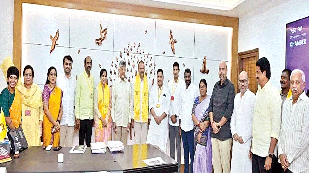fear in ycp cader వైసీపీలో కలవరం
