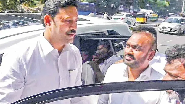 ఆ 40 కోట్ల సంగతేంటి?