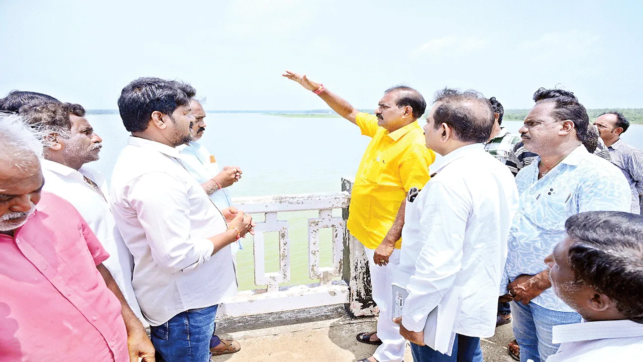 చించినాడ బ్రిడ్జిపై ఆత్మహత్యల నివారణకు చర్యలు