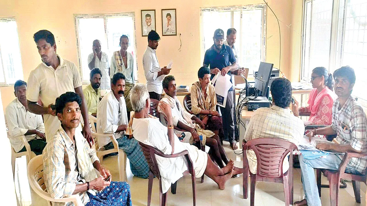 సచివాలయాల్లో సర్వర్‌ సమస్య