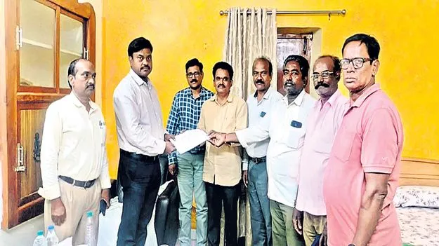 గోవాడ షుగర్‌ ఫ్యాక్టరీని సందర్శించిన కేన్‌ కమిషనర్‌