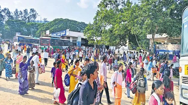 విద్యార్థులు ఇంటి బాట