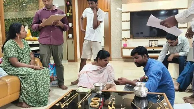 రూ.100 కోట్ల అక్రమాస్తులు.. పౌరసరఫరాల శాఖ డీఎం అరెస్ట్