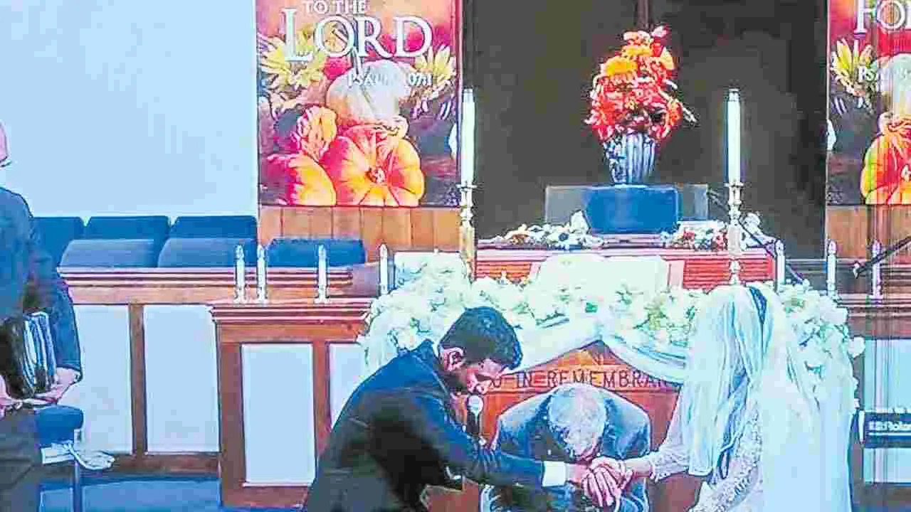 అమెరికాలో వివాహం.. ఆన్‌లైన్‌లో ఆశీస్సులు