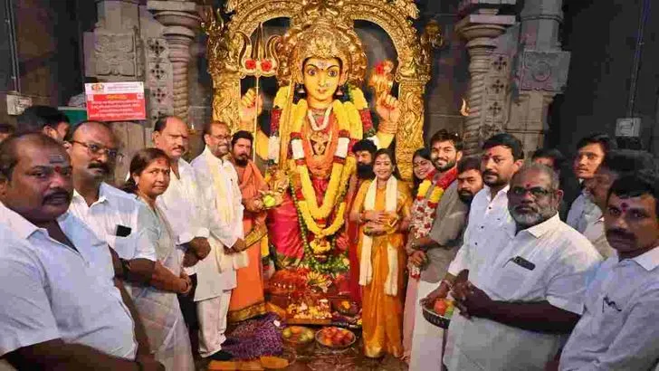 అనకాపల్లి నూకాంబికా అమ్మవారిని దర్శించుకున్న హోం మంత్రి అనిత 
