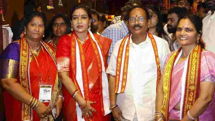 విజయవాడ కనకదుర్గమ్మను దర్శించుకున్న రామ్మోహన్, అనిత