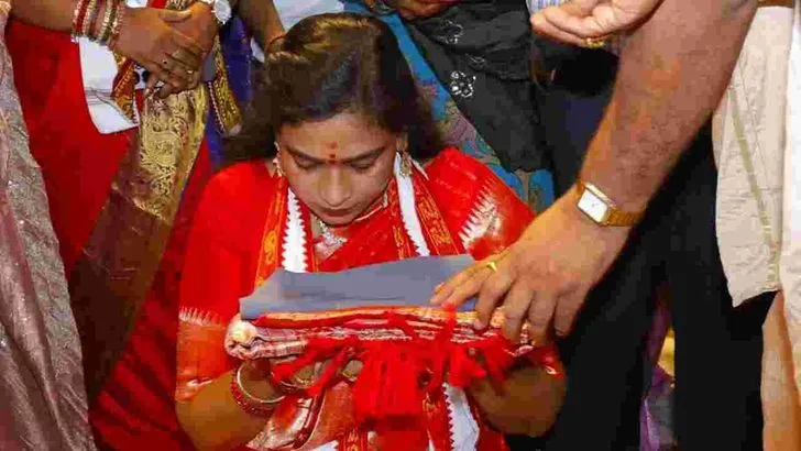 విజయవాడ కనకదుర్గమ్మను దర్శించుకున్న రామ్మోహన్, అనిత