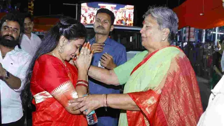 విజయవాడ కనకదుర్గమ్మను దర్శించుకున్న రామ్మోహన్, అనిత