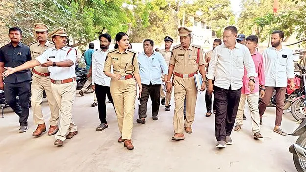 పోలింగ్‌ కేంద్రాల తనిఖీ