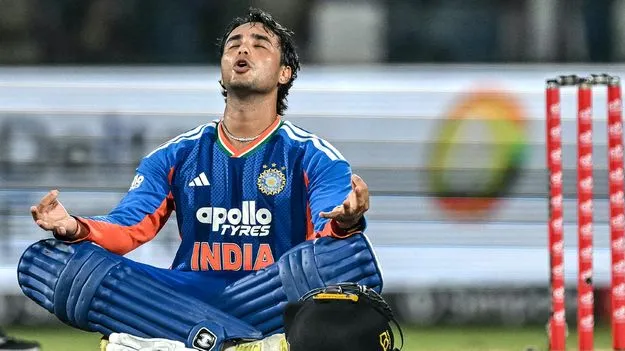 అభిషేక్‌ విధ్వంసం