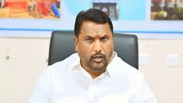 దళితులు ధర్నా చేసిన ప్రాంతాన్ని పసుపు నీళ్లతో శుద్ధి చేయడమా?