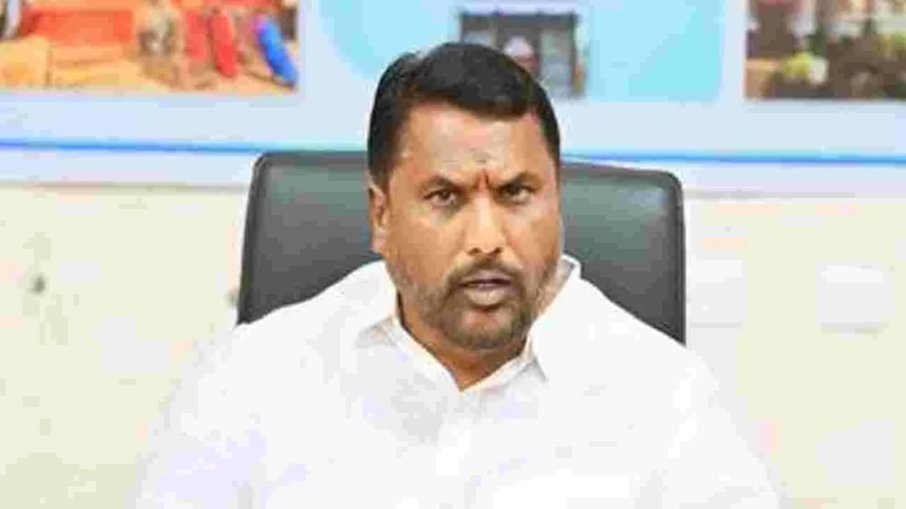 దళితులు ధర్నా చేసిన ప్రాంతాన్ని పసుపు నీళ్లతో శుద్ధి చేయడమా?