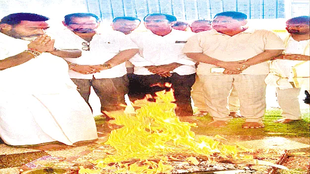 వరుణుడు కరుణించాలని.. 