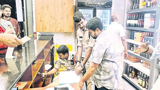 నగరంలో పోలీసు సోదాలు
