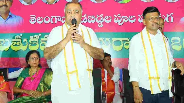 ఖమ్మం జిల్లాలో సందడిగా బతుకమ్మ వేడుకలు