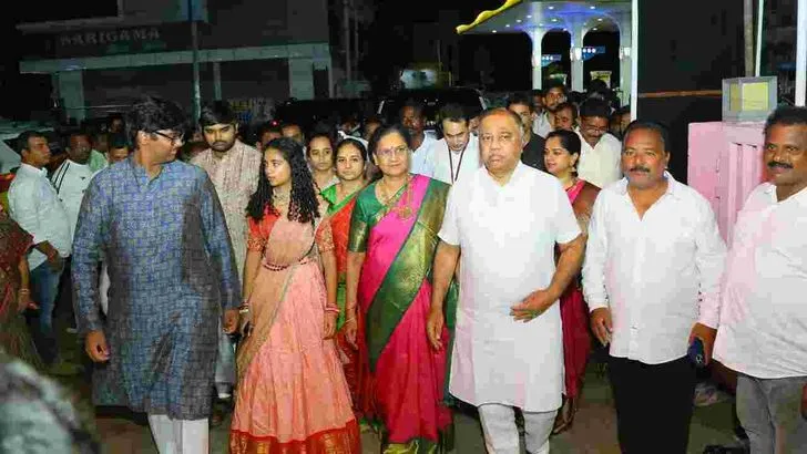ఖమ్మం జిల్లాలో సందడిగా బతుకమ్మ వేడుకలు