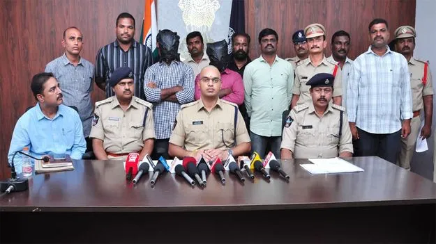 అంతర్‌ జిల్లా చోరీ ముఠా గుట్టు రట్టు