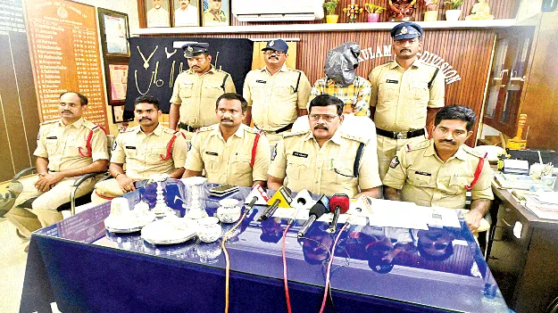   విలాసాల కోసం చోరీలు