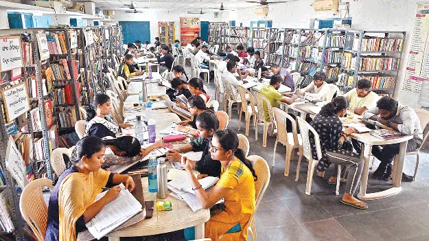 చదువుల వెలుగులో..