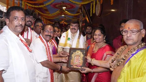  విజయవాడ కనకదుర్గమ్మను దర్శించుకున్న దర్శకుడు బోయపాటి శ్రీను