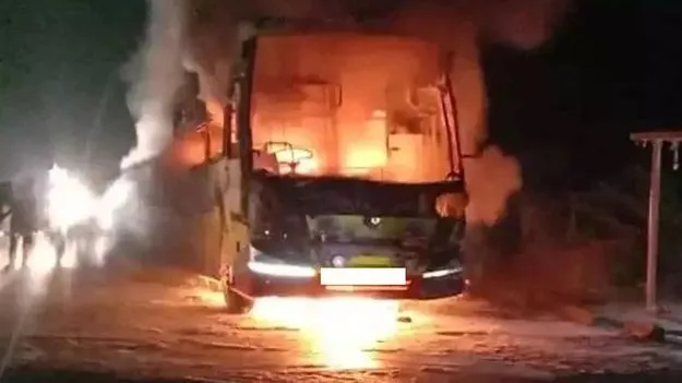 శ్రీకాకుళం జిల్లాలో బస్సులో ఒక్కసారిగా మంటలు.. తప్పిన పెను ప్రమాదం  