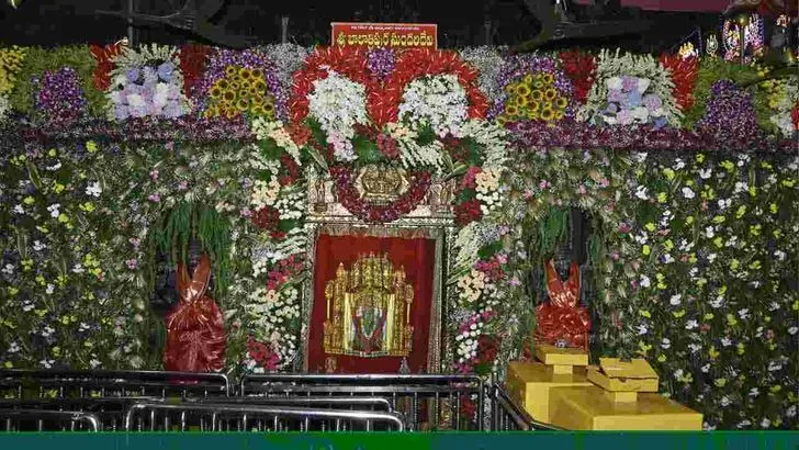 ఇంద్రకీలాద్రిపై ప్రారంభమైన శరన్నవరాత్రి ఉత్సవాలు