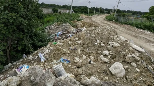 రియల్‌ ఎస్టేట్‌ దాహానికి చరిత్ర గురుతు మాయం