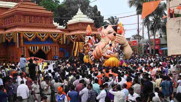 రికార్డు ధర పలికిన బాలాపూర్ లడ్డూ.. ఏకంగా రూ.39 లక్షలకు..