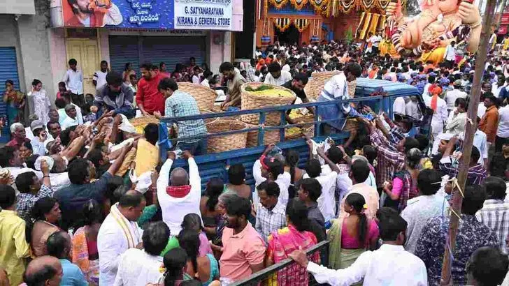 రికార్డు ధర పలికిన బాలాపూర్ లడ్డూ.. ఏకంగా రూ.39 లక్షలకు..