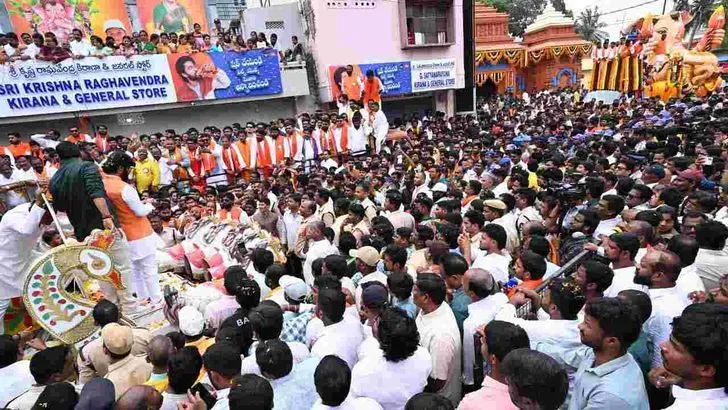 రికార్డు ధర పలికిన బాలాపూర్ లడ్డూ.. ఏకంగా రూ.39 లక్షలకు..