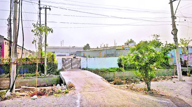 ‘జోగి భూకబ్జా’.. కలకలం